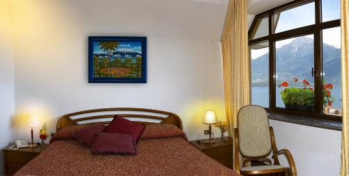 Un pat sau paturi într-o cameră la Hotel 2000