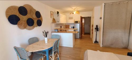 New 250m Beach Apt with Pool & Terrace