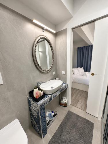 Cozy design studio apartment in Porta Maggiore.
