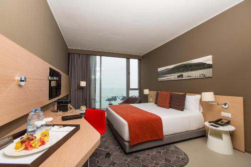 Säng eller sängar i ett rum på Noom Hotel Conakry