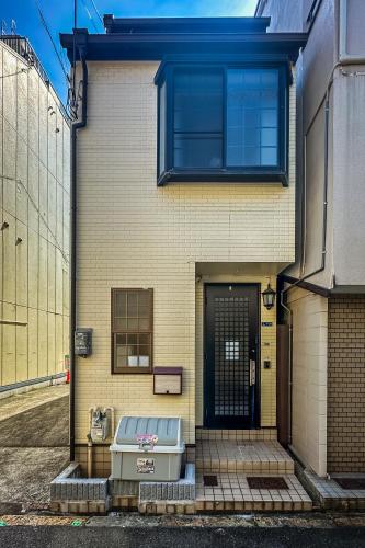 和居弦 4Ldk 可住8人 花园町站步行7分钟 4分钟直达难波 通天阁 日本桥 梅田 关西机场直达
