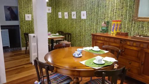 a dining room with a wooden table and chairs at Hotel Ormazabal in Bergara