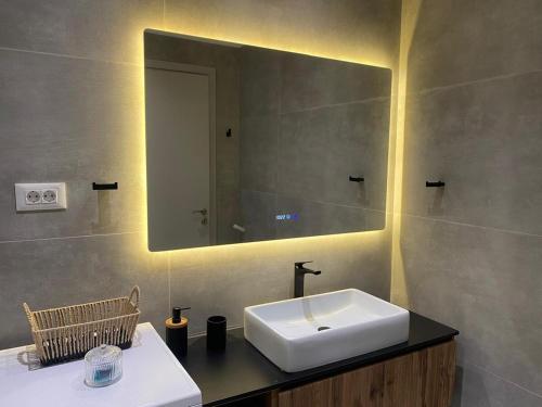 Modern Coastal Retreat in the Heart of Syros