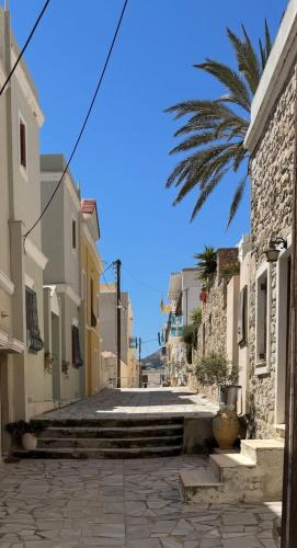Modern Coastal Retreat in the Heart of Syros