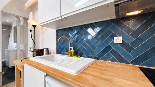 1BR Apartment in Vibrant Latin Quarter with Netflix