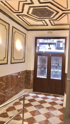 Piso céntrico con parking junto al templo romano