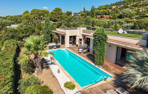 Nice Home In Saint Raphael With Private Swimming Pool, Can Be Inside Or Outside
