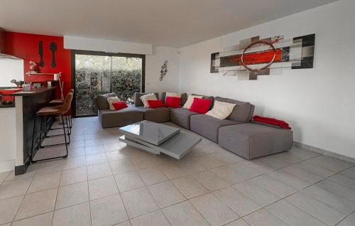 Nice Home In Saint Raphael With Private Swimming Pool, Can Be Inside Or Outside