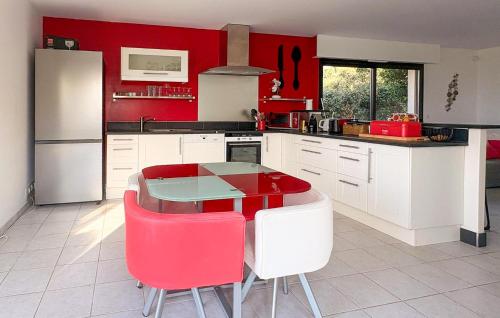 Nice Home In Saint Raphael With Private Swimming Pool, Can Be Inside Or Outside
