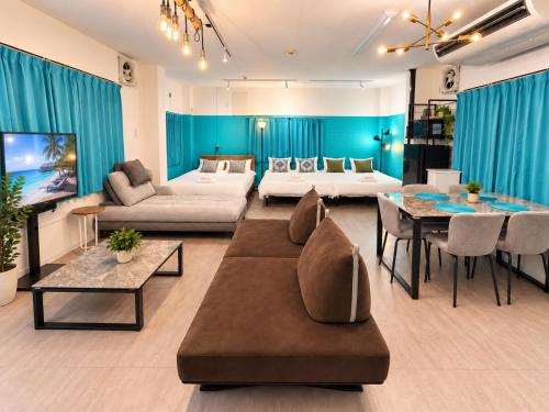 LEON RESORT HOTEL Nanba Dotonbori Shinsaibashi 6min Umeda 10min USJ 20min OsakaStation 17min Best location for sightseeing in Osakaなんば 道頓堀6分 心斎橋10分 USJ20分 大阪駅17分 大阪観光高立地