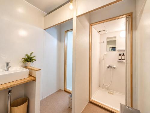 LEON RESORT HOTEL Nanba Dotonbori Shinsaibashi 6min Umeda 10min USJ 20min OsakaStation 17min Best location for sightseeing in Osakaなんば 道頓堀6分 心斎橋10分 USJ20分 大阪駅17分 大阪観光高立地