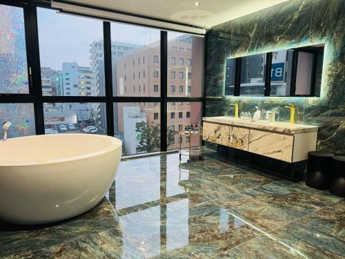 New Premium Sweet Hakata 最上階A 駅横徒歩30秒 ペット可 博多観光に便利な好立地 90m2