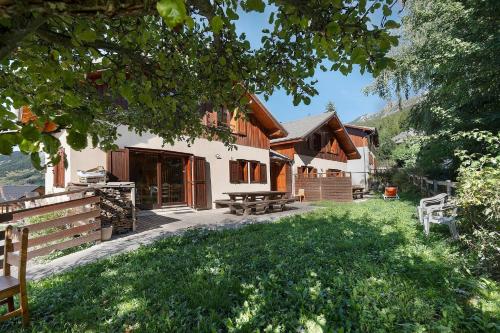 Deux grands chalets communicants