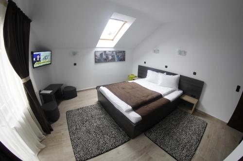 a bedroom with a bed and a skylight at Casa Laur cu plajă privată in Colibiţa