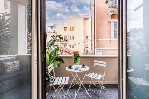 Cozy terrace Vatican apartment