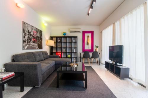 A47 Sunny Terrace Gem Central Glyfada Chic Flat