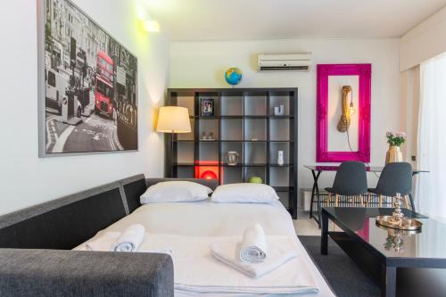 A47 Sunny Terrace Gem Central Glyfada Chic Flat