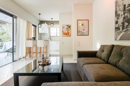A47 Sunny Terrace Gem Central Glyfada Chic Flat