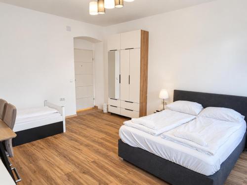 Stadthalle Long-Term ,Affordable 2BR Apt &Free WIFI