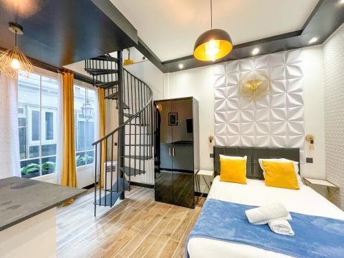 UrbanFlat 160 - Secured Designer Triplex in Central Paris