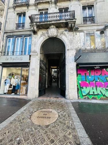 UrbanFlat 160 - Secured Designer Triplex in Central Paris
