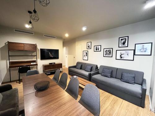 UrbanFlat 78 - 3-Bedroom Apartment for 11 Heart of Le Marais Republique