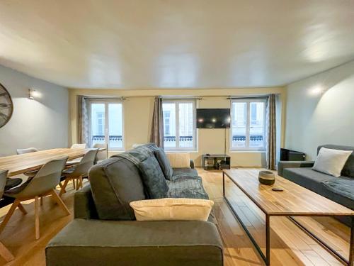 UrbanFlat 89 - Spacious Apartment near Montorgueil & Louvre - Heart of Paris