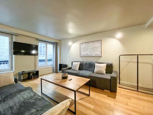 UrbanFlat 89 - Spacious Apartment near Montorgueil & Louvre - Heart of Paris