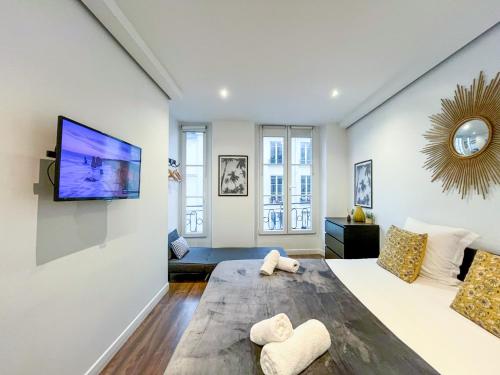 UrbanFlat 209 - Bright Air-Conditioned Studio for 3 - Heart of Paris