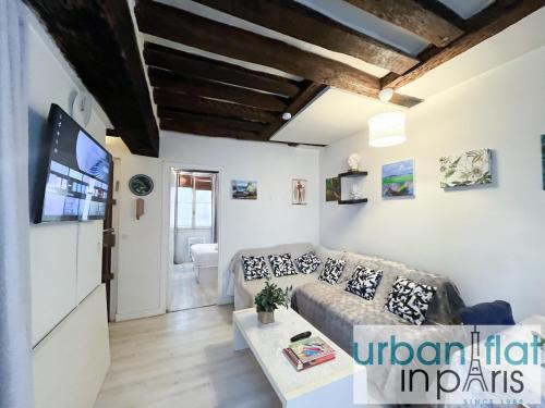 UrbanFlat 192 - Cozy Central Apartment for 4 with En-Suite Bedroom - Heart of Paris