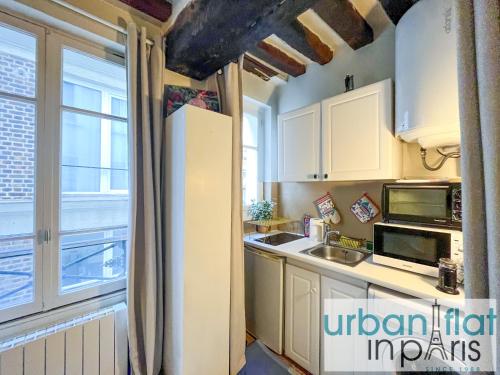 UrbanFlat 192 - Cozy Central Apartment for 4 with En-Suite Bedroom - Heart of Paris