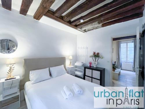 UrbanFlat 192 - Cozy Central Apartment for 4 with En-Suite Bedroom - Heart of Paris