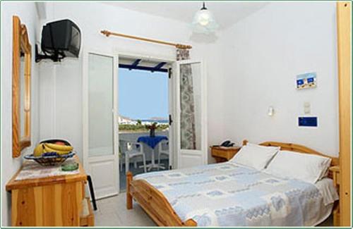 Posteľ alebo postele v izbe v ubytovaní Loukia Apartments & Studios