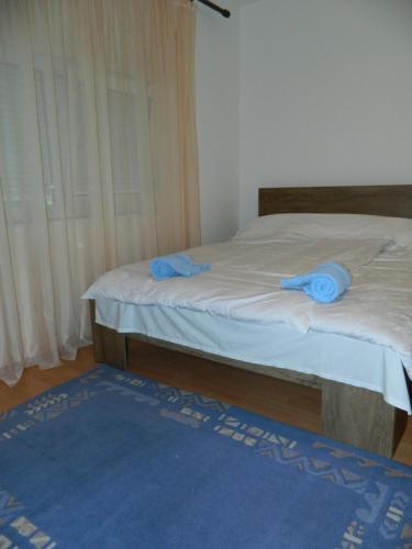 a bedroom with two twin beds and a blue rug at Vacation Home Katarina in Čapljina