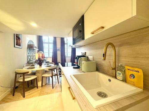 Célestine Suite - Lyon Place Bellecour