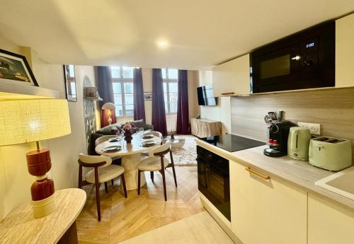Célestine Suite - Lyon Place Bellecour