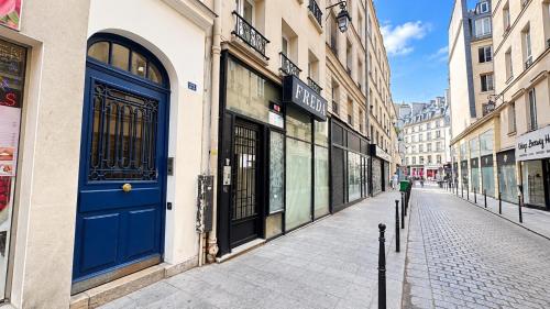 Boutique 1 Bedroom Apartment in Central Paris 2