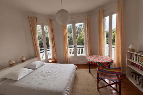 Large family villa 50m from the beach