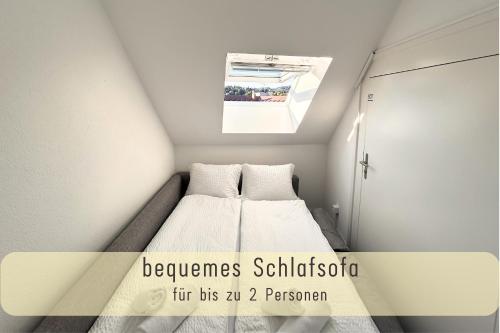 Dachwohnung im Zentrum mit eigener Küche & Bad