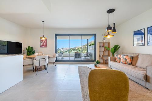 797 HOLIDAY RENTALS-Apartamento en Rocas Blancas para 5 con v