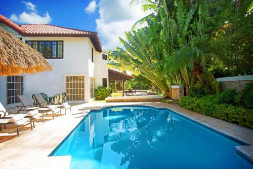 a swimming pool in the backyard of a house at Casa de Campo Resort & Villas in La Romana