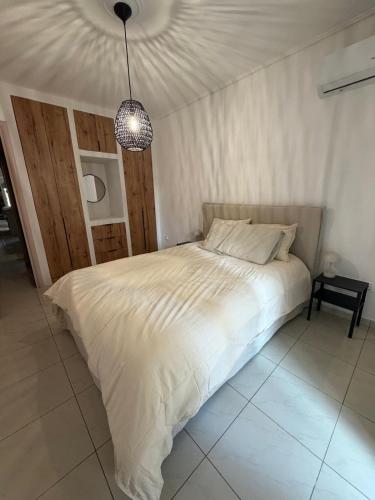 CASAvocado Newly Renovated 2BR Walk to Beach
