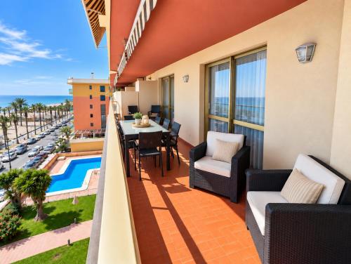 Apartamento con Terraza panorámica frente al Mar