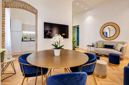 Luxury Via Veneto Apartment Walk to Spanish Steps