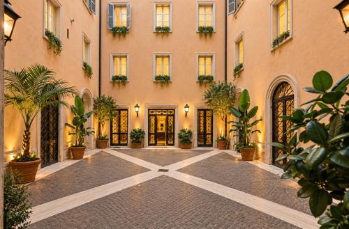 Luxury Via Veneto Apartment Walk to Spanish Steps