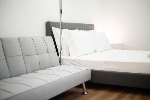 Urban Apartment in Milan Shopping Area, Metro M1 with Self Check-in