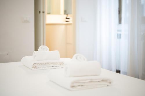 Urban Apartment in Milan Shopping Area, Metro M1 with Self Check-in