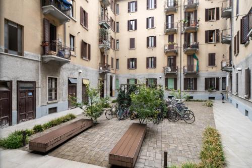 Urban Apartment in Milan Shopping Area, Metro M1 with Self Check-in