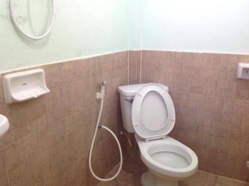 A bathroom at Family Tanotebay Resort