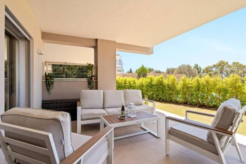 Sunny Golf Apartment - Golf and Pool Views